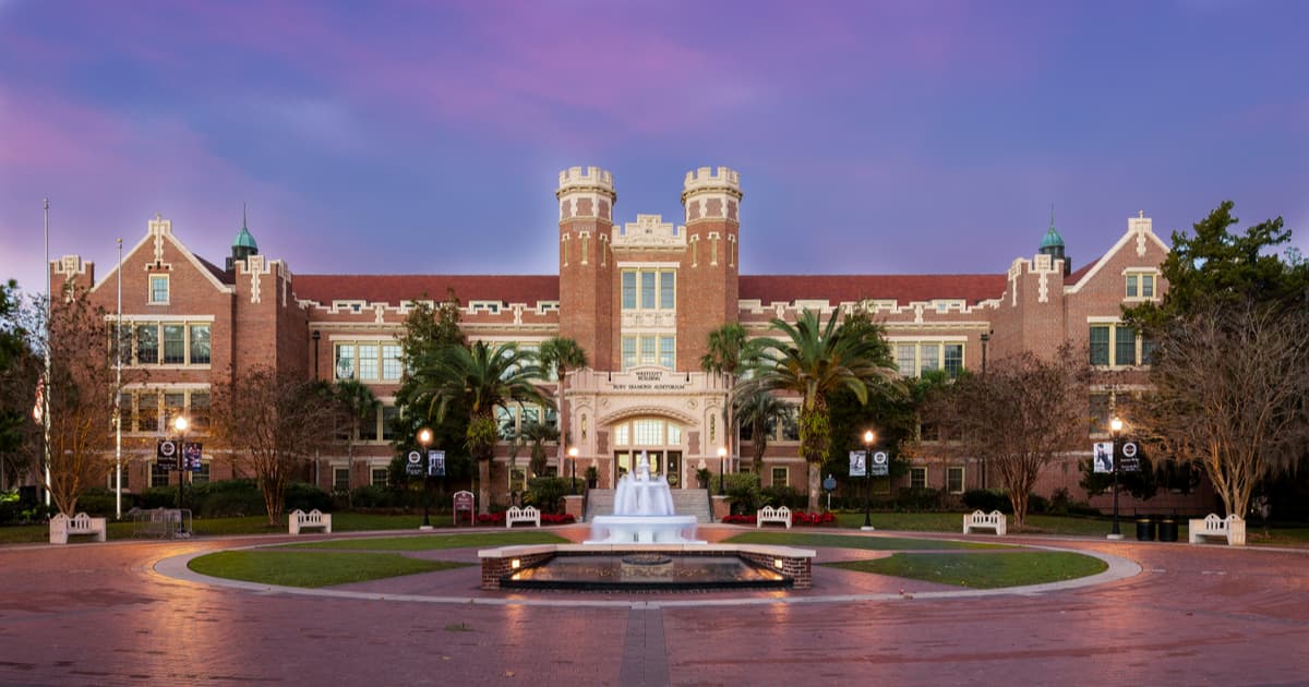 does the florida state university require an essay